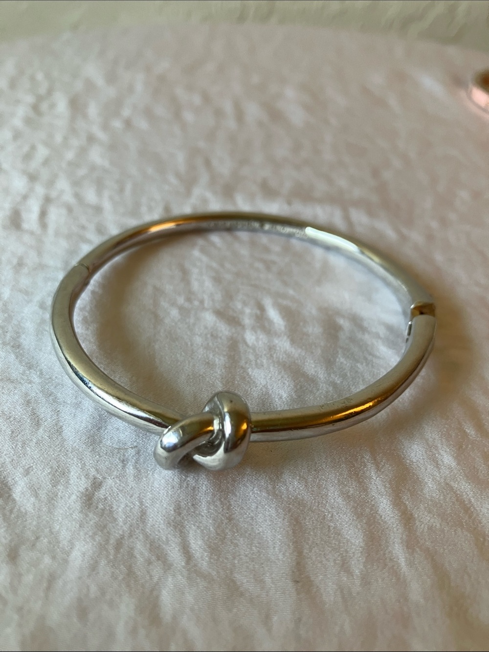 Kate Spade: Silver Tone Sailor’s Knot Hinge Bracelet/Bangle - Picture 6 of 8